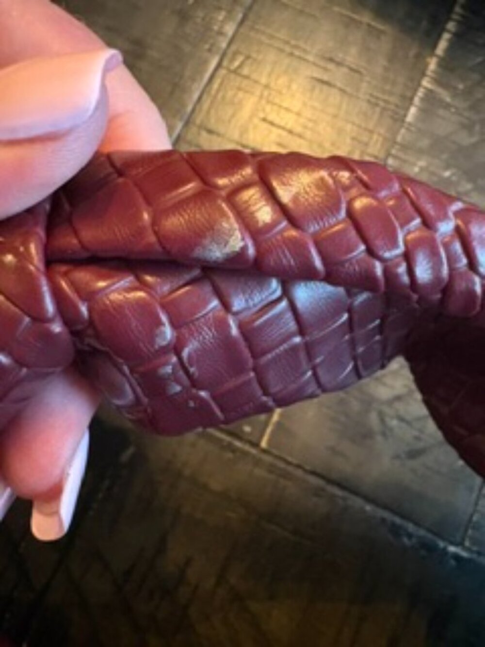 Cool knotted maroon handle strap purse. Faux textured leather. Few minor scuffs. - Picture 5 of 6